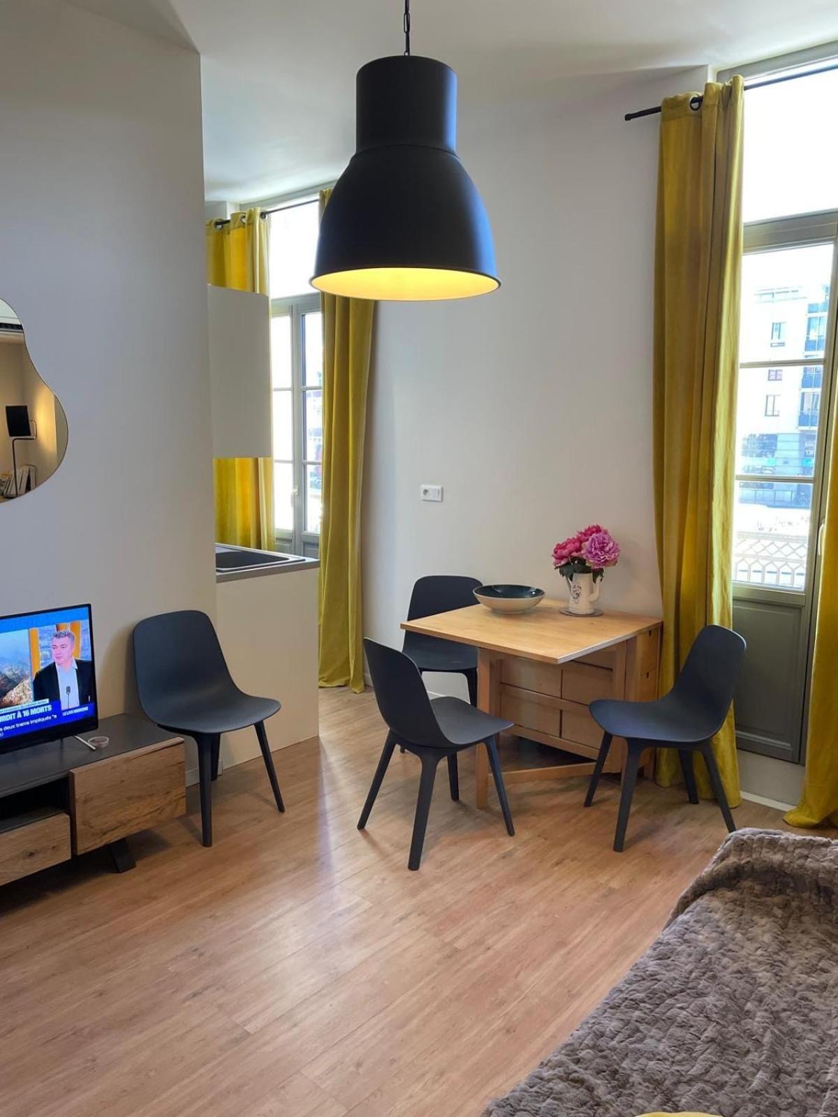 Emplacement Rare Elegant Appartement Avec Balcon Sur Le Canal Royal Sète Buitenkant foto
